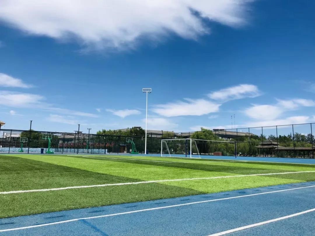 北京明诚外国语学校