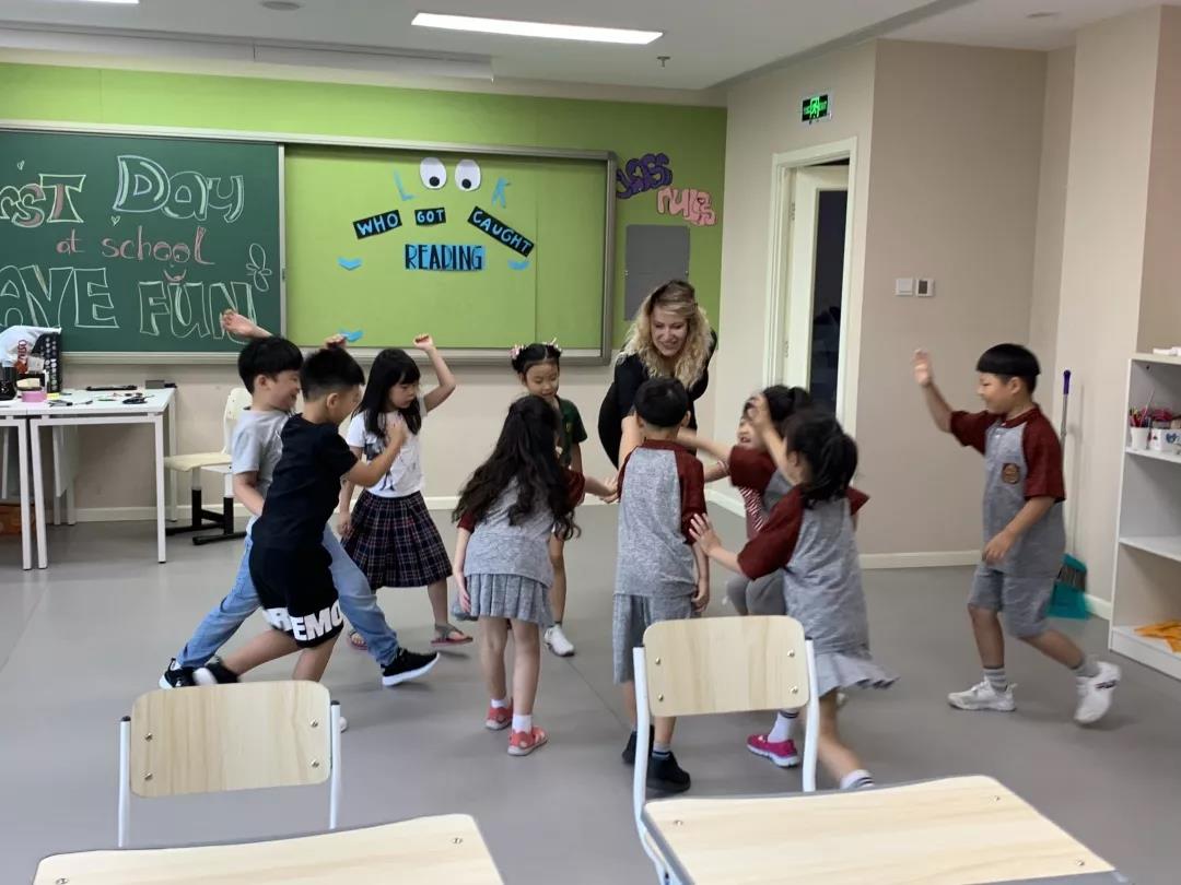 北京明诚外国语学校