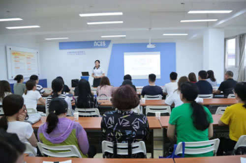 ������ʵ��ѧУ