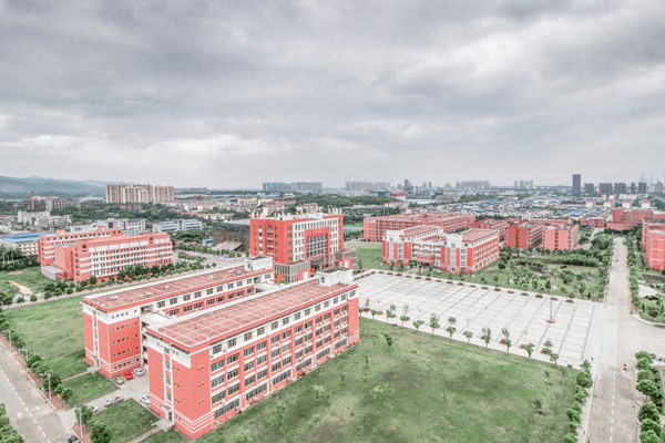 江西应用科技学院学费多少