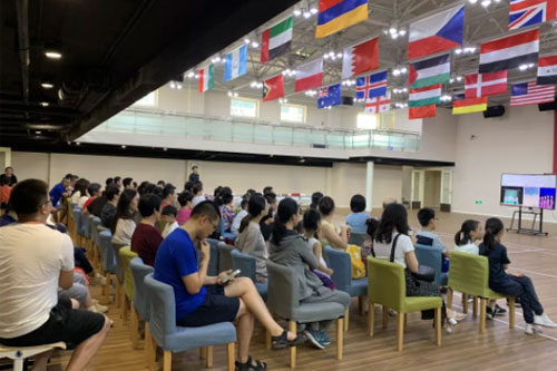 北京明诚外国语学校