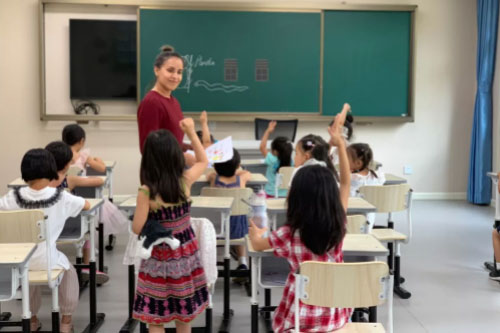 北京明诚外国语学校