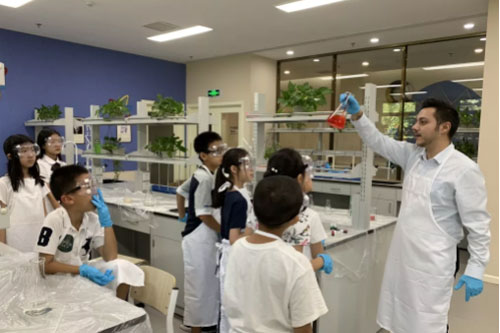 北京明诚外国语学校