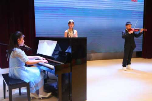 ������ʵ��ѧУ