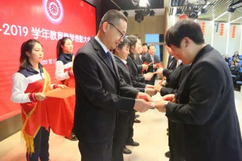 ������ʵ��ѧУ