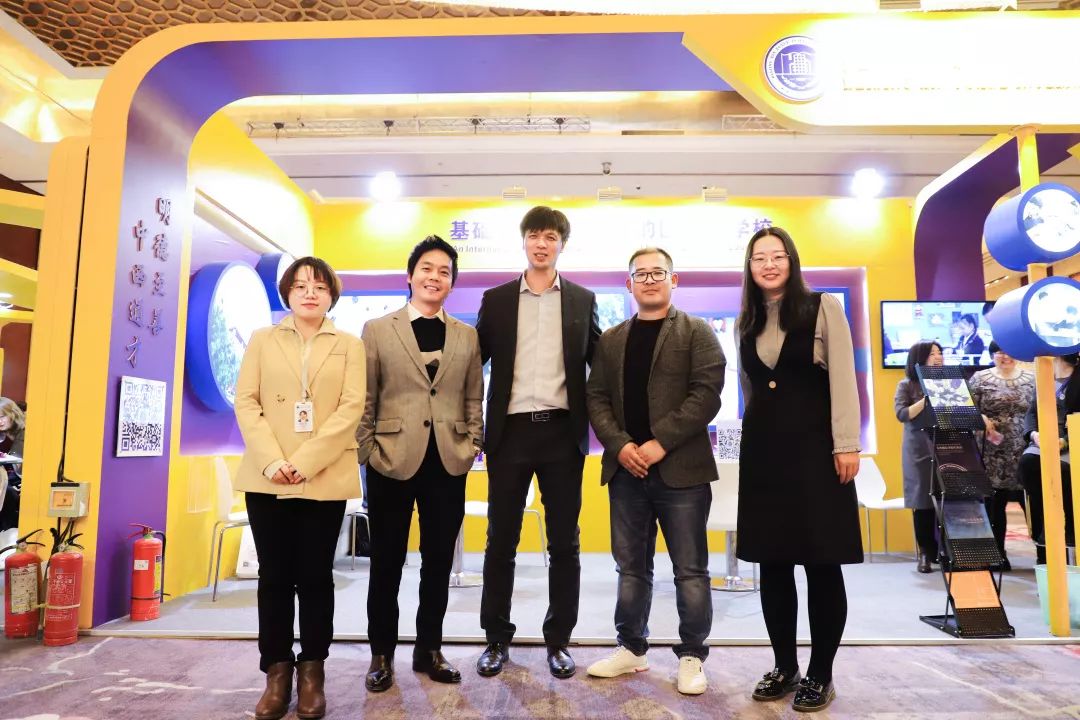 新府学外国语学校