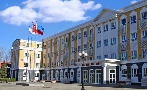 �˴��б���С����ʵ��ѧУ