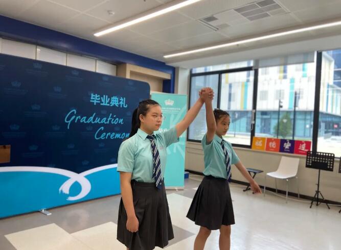 �����з�ɽ��ŵ�°���ѧУ