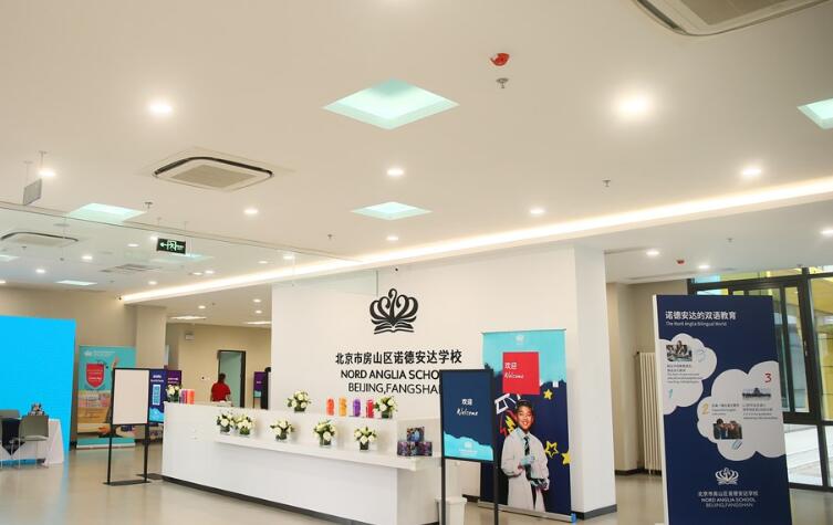 �����з�ɽ��ŵ�°���ѧУ