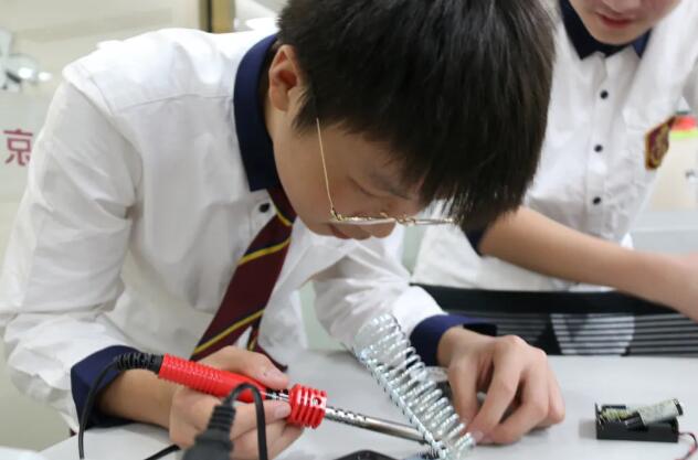 �������������ѧУ