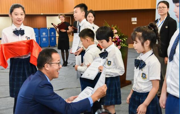 �����¶�������˫��ѧУ