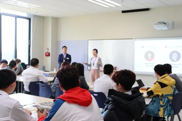 �����з�ɽ��ŵ�°���ѧУ