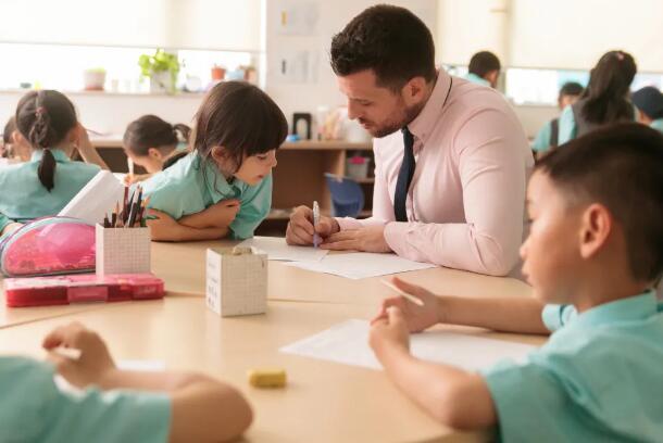 �����з�ɽ��ŵ�°���ѧУ