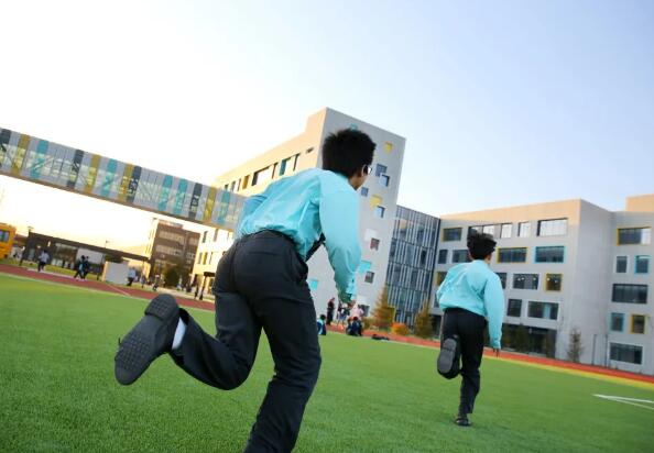 �����з�ɽ��ŵ�°���ѧУ