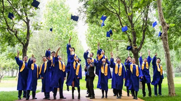 �¶�������˫��ѧУ