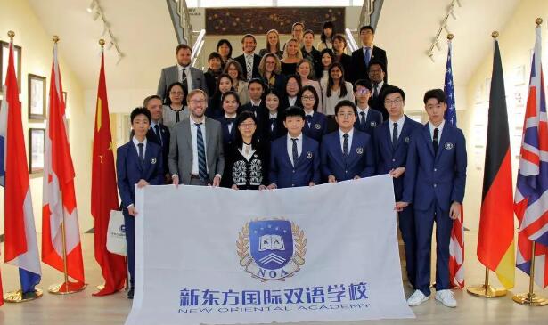 �¶�������˫��ѧУ