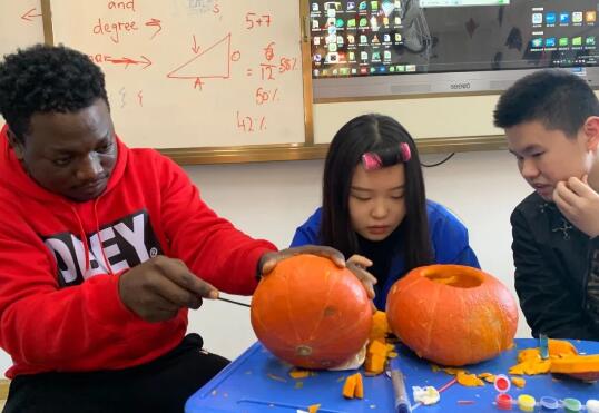 ������ʵ��ѧУ