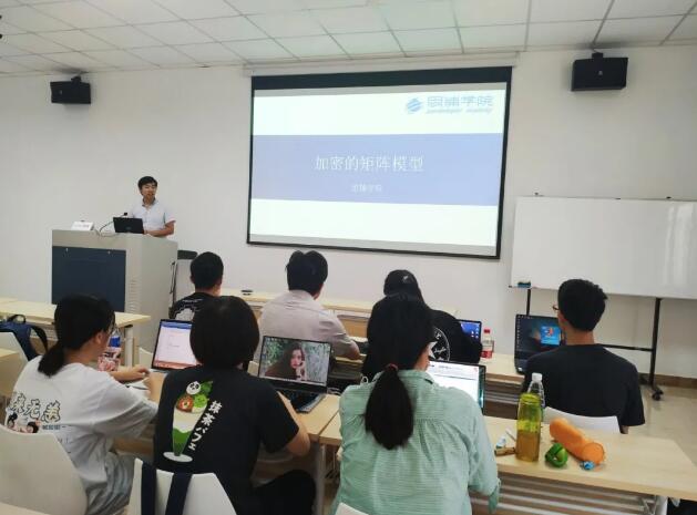 中育贝拉国际高中