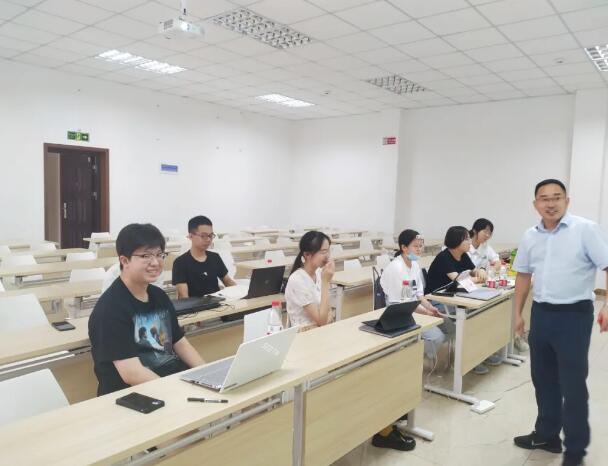 中育贝拉国际高中