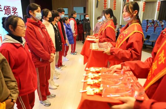 ������ʵ��ѧУ�佱