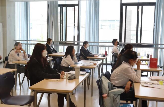 ������ɽ��ŵ�°���ѧУ