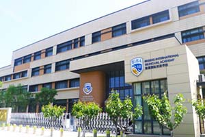 ���ι���˫��ѧУ���У���γ���ϵ����Щ��