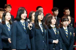 ������������ѧУ���У���γ���ϵ��ʲô��