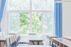 �������������ѧУ���ʳ��в���ѧ����