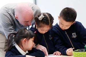 �����г������յ�˫��ѧУ���в���ѧ����