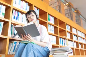 �����������ʿγ����Ŀγ���ϵ