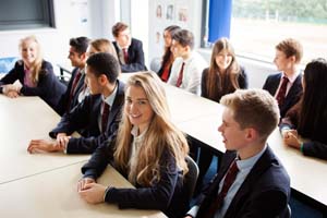 ���⾭��ó�״�ѧ�ൺ�о�Ժ�����¹��ʸ��пγ���ϵ��