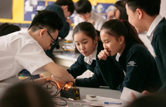 ������ɽ��ŵ�°���ѧУ