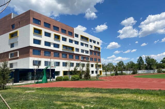 ����ŵ�°���ѧУ