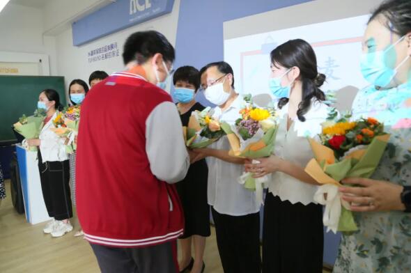 ������ʵ��ѧУ