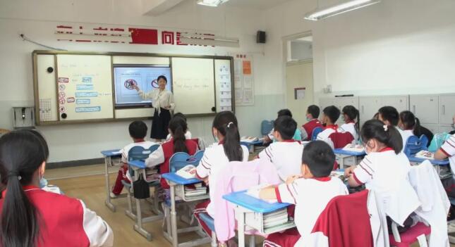 ������ʵ��ѧУ