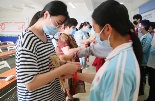 ������ʵ��ѧУ