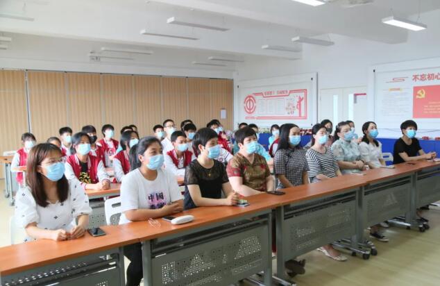 ������ʵ��ѧУ