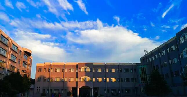 �����в���ѧУ