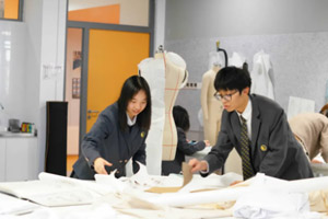 �ڱ�������������ѧУ�Ͷ�����ʲô���飿������ҵ����ͥ��ô˵��