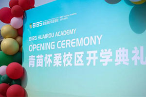 ����У����ѧ���������˫��ѧУ����������ɽ��ˮ�Ļ����ٳ�����