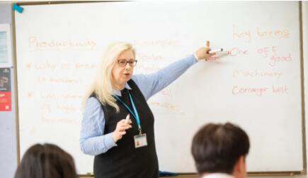 �����з�ɽ��ŵ�°���ѧУ