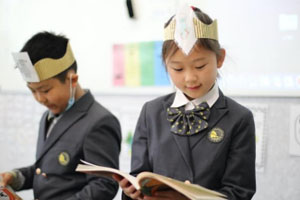 �����г���������ѧУ����Сѧ���ÿγ���ϵ��ʲô��