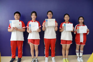 �����м�ѧУ���ʾ�������ѧ������Ұ��