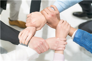 �Ǿ����������뱱����ʵ��ѧУ������