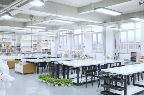 北京新府学外国语学校