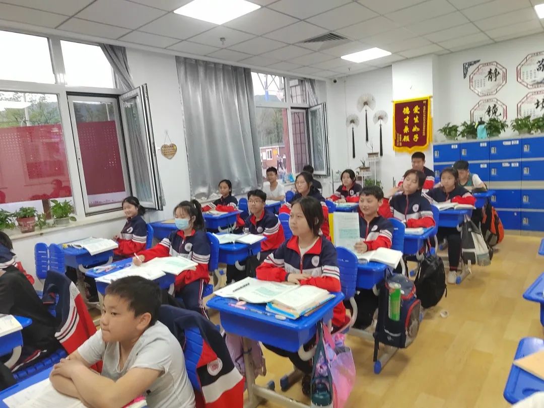 北京东方红学校小学部.jpg