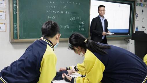 北京新府学外国语学校