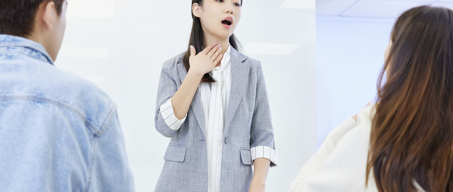 播音主持专业的每年学费多少钱?