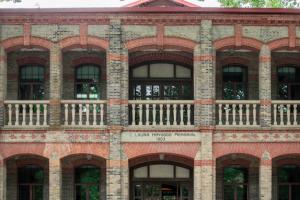 湖北省一化工公司领导莅临武汉工程大学继续教育学院洽谈培训合作