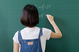 落榜生申请首都师范大学出国留学容易吗？